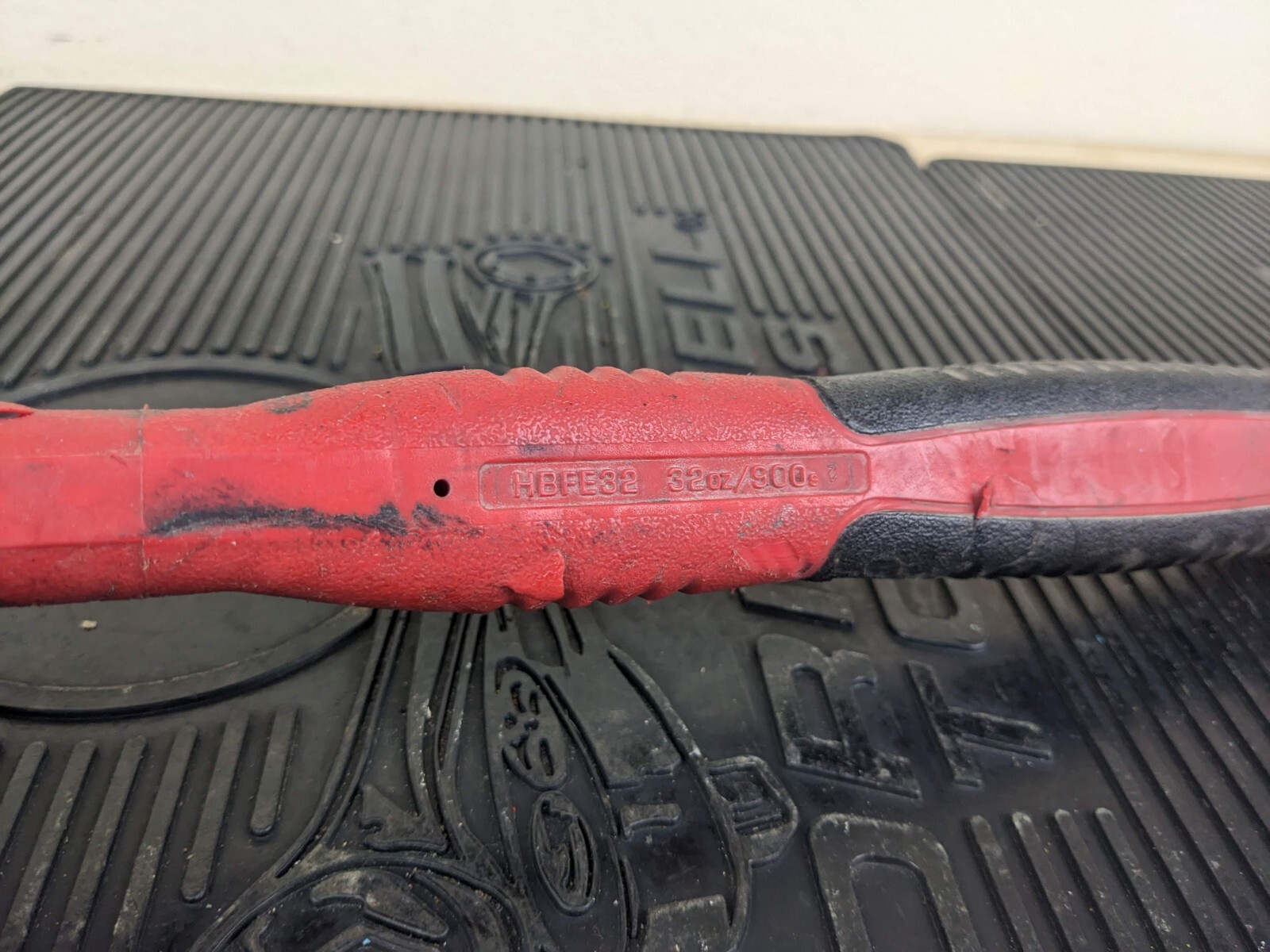 #ay059 Snap On Tools HBFE32 32oz. Dead Blow Hammer Soft Grip Red